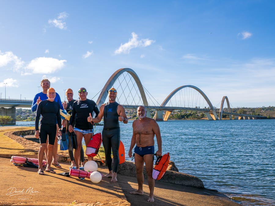 Swimmers at Juscelino Kubitschek Bridge
