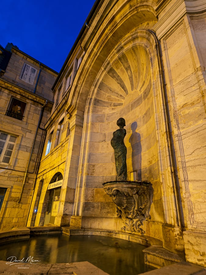 Statue on Rue des Républicains