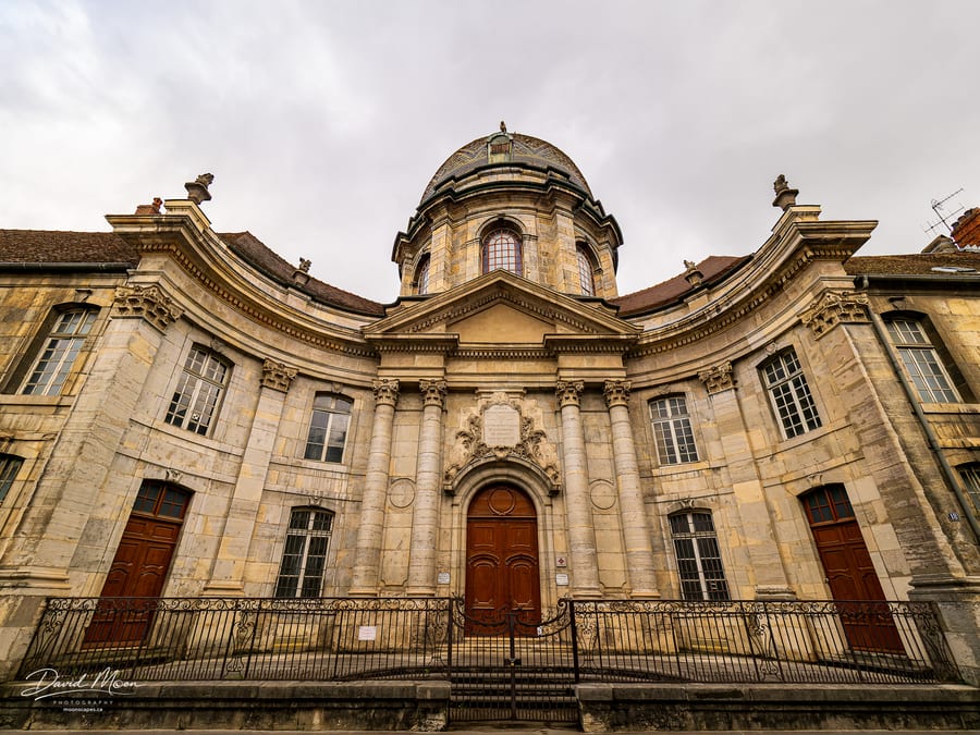 Curved Stone Façade in Besançon
