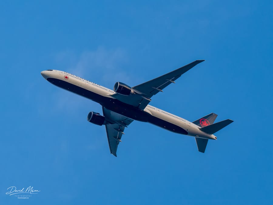 Air Canada Boeing 777 Overhead