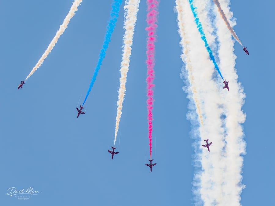 Red Arrows Dive and Diverge